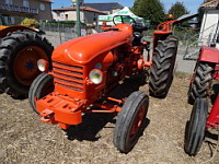 Tracteur orange (ph F. Mrugala, St Jean de Touslas)(1)
